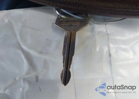 1988 Toyota Camry Le z USA, uszkodzony, nr VIN JT2SV22EXJ0177552